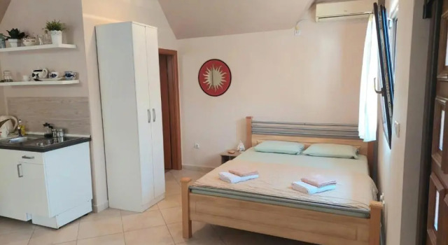 Mila's studio, Book Hotel Hoteller i Kotor Riviera med parkering, Parkering