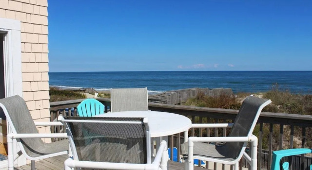 Kuhl Breeze - 5 Br home by RedAwning