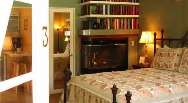 Coyote Inn - 21 and Over - A Town & Desert Boutique Hotel