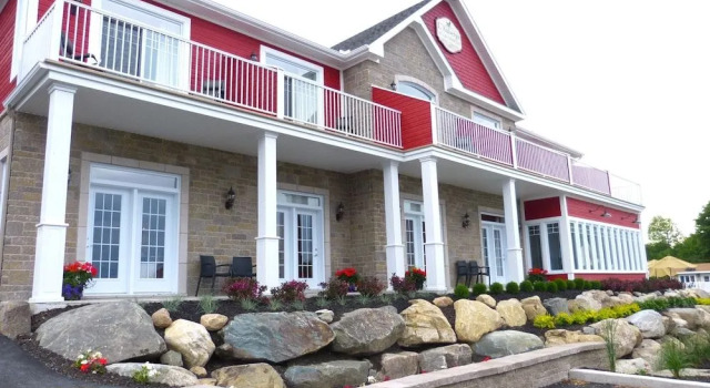 L'Auberge du Lac Champlain Chalet et Spa, Book Chalet Venise-en-Quebec 