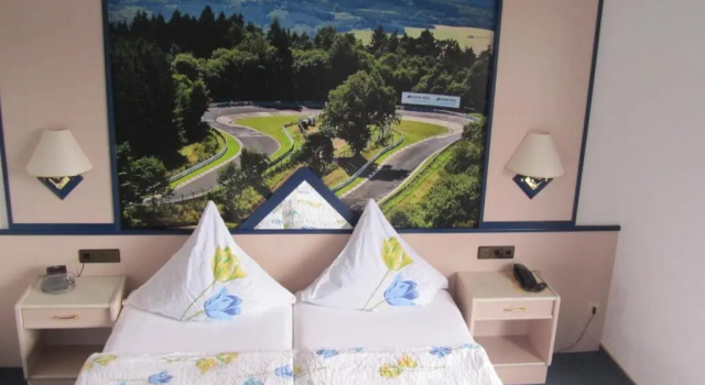 Двухместный номер Standard Hotel zur Burg Nürburg Large car park