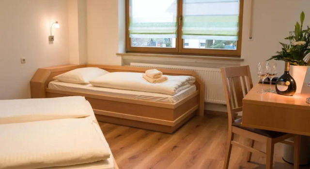 Трёхместный номер Standard Hotel Schwarzes Ross
