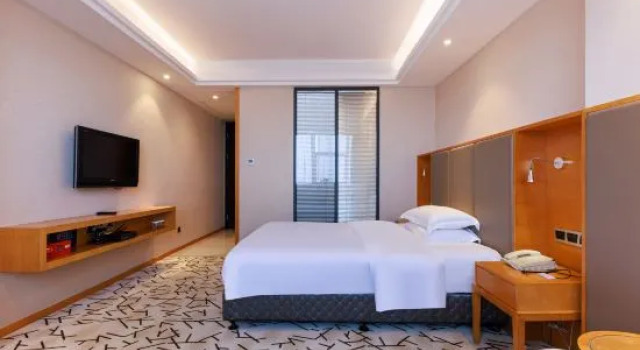 Двухместный номер Standard с видом на окрестности Golden City Hotel