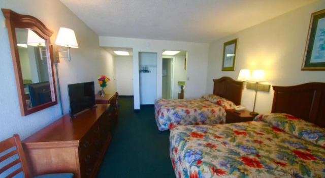 Четырёхместный номер Standard oceanfront Boardwalk Beach Resort