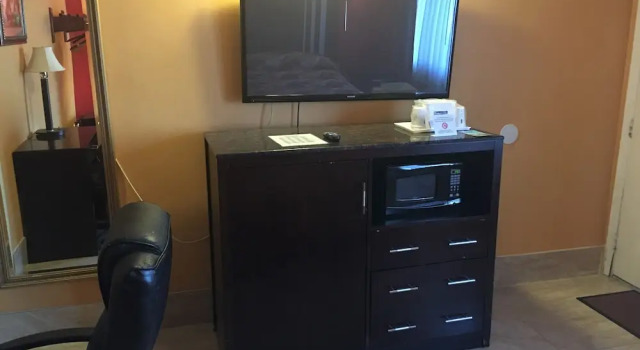 Двухместный номер Standard Travelodge by Wyndham Bay Shore Long Island