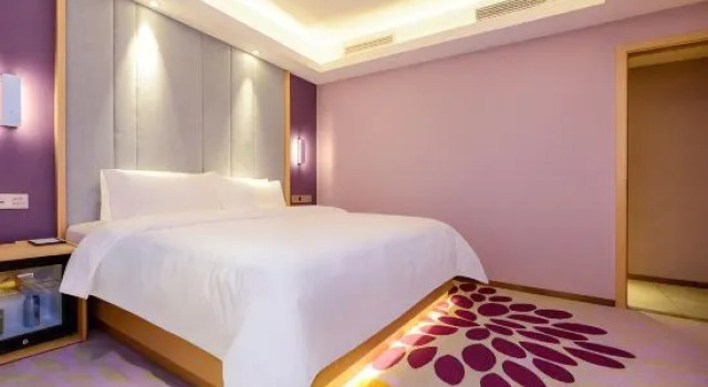 Семейный люкс Deluxe с красивым видом из окна Lavande Hotel (Chengdu Xinjin Rulin Road Metro Station)