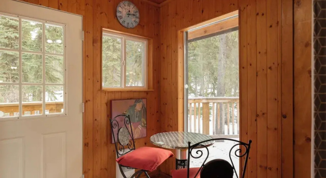 Четырёхместный семейный коттедж Inn On The Lake