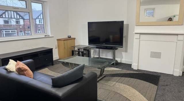 Comfy 2BR Flat on Hucknall Road, Varaa Huoneisto Asunnot kohteessa Merseyside, Huoneisto