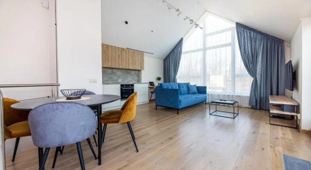 Апартаменты с балконом Happy Day Apartment, By Cohost