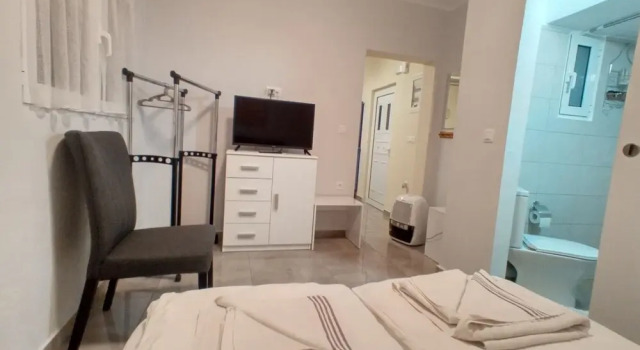 Astrihome - 2 Beautiful Small Apartments on top of Each Other Ideal for 5 Guests