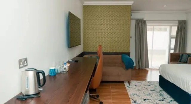 Deluxe Suite Serene Luxury Hotel
