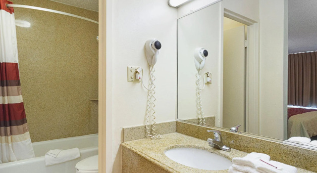 Четырёхместный номер Deluxe Red Roof Inn Montgomery - Midtown
