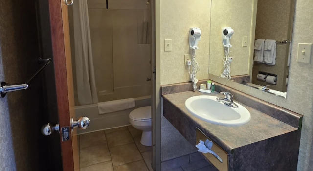 Апартаменты Superior Lakeview Inns & Suites - Hinton