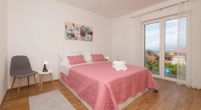 Apartment Nona - Center, 150 meters from the beach, Rezerwuj Apartament Hotele w Split-Dalmatia County z parkingiem, Parking
