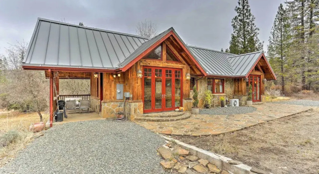 Коттедж Peaceful Shasta Cascade Getaway on 15-acre Ranch!