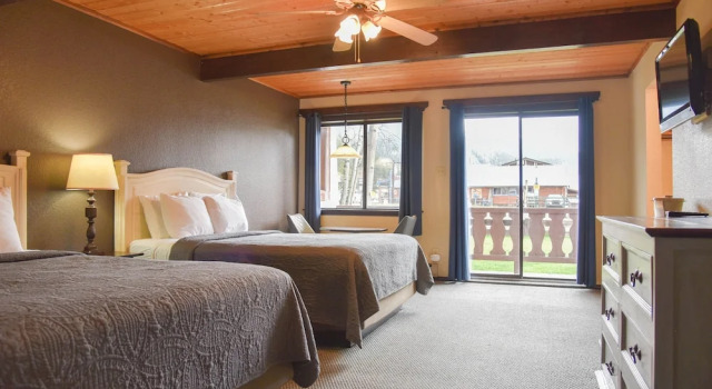 Четырёхместный номер Standard с видом на горы Alpine Lodge Red River