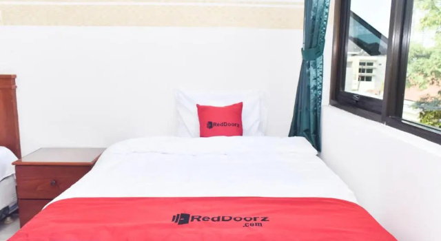 Семейный номер Standard RedDoorz near Lenmarc Mall Surabaya