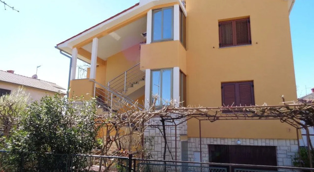 Apartments Ivica - Quiet Street