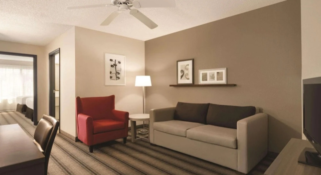 Люкс c 1 комнатой Country Inn & Suites by Radisson, Indianapolis Airport South, IN