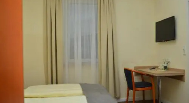 Hotel Zur Stadt Cassel, Забронировать Отель Нойкирхен земля Гессен