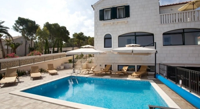 Paula - With Pool and sea View - A2, Rezerwuj Hotel Hotele w Split-Dalmatia County z parkingiem, Parking