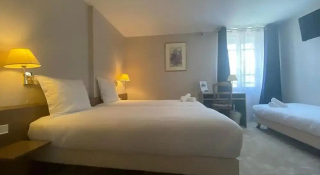 Номер Superior Hotel Paris Vesinet-LogisHotels et Domaine Evenementiel