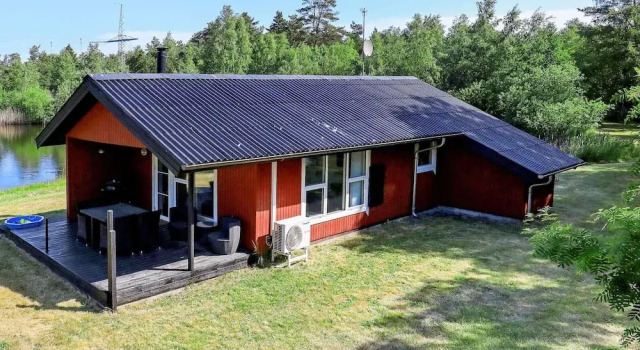 Коттедж 4 person holiday home in Læsø