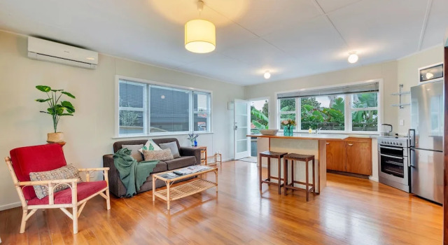 Коттедж с видом на сад Sunny Grey Lynn Holiday Home
