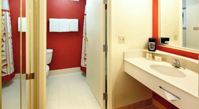 Люкс c 1 комнатой Courtyard by Marriott Newark Granville