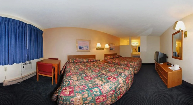 Rodeway Inn, Забронировать Отель Ларами 