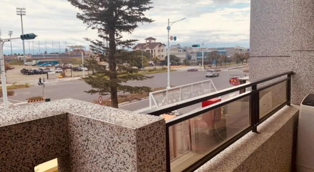 Люкс 台東市民宿托斯卡尼網紅館Toscana Mary 火車站 親子友善 寵物友善 療癒民宿 可包棟卡拉OK自動麻將 自助入住 商務空間 夢幻庭院