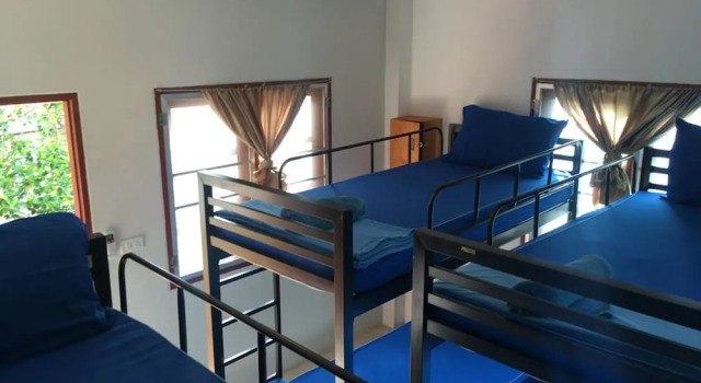 Sea Breeze Backpacker Hostel - Adults Only