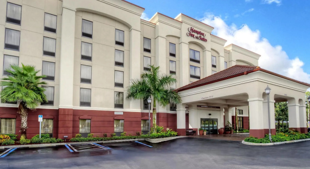Двухместный люкс Hampton Inn & Suites Fort Myers Estero
