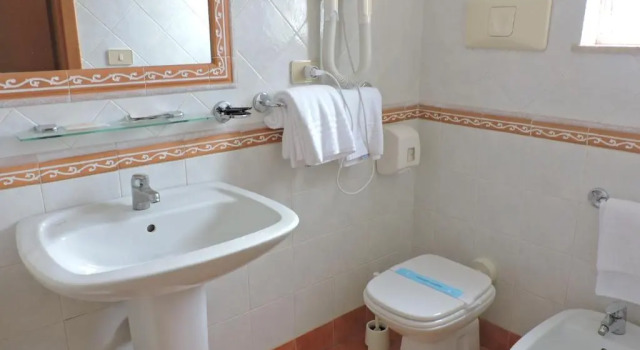 Четырёхместный номер Standard Hotel Elite Palermo Centro & Bistro