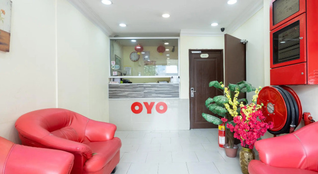 OYO 89717 Budget Star Hotel