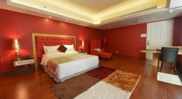 Номер Comfort The Royal Pinnacle Hotel