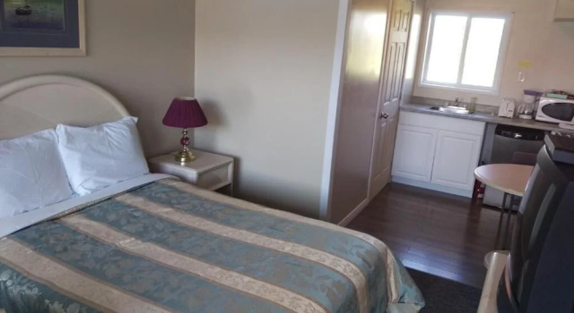 Студия Comfort Bay Lake Inn (Frontiersman Motel)