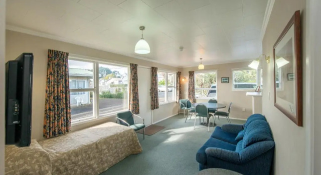 Семейный люкс с 2 комнатами Amber Court Motel