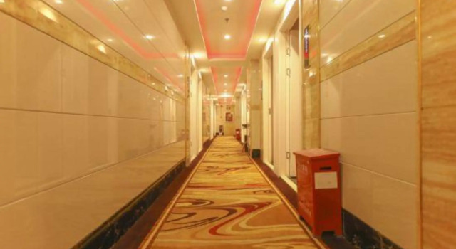 Zhongchao Theme Hotel (Shenzhen Luohu Wenjin Subway Station)