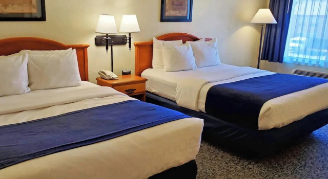 Четырёхместный номер Standard с балконом и с видом на горы Manitou Pikes Peak Hotel