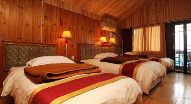 Трёхместный номер Standard с балконом и с красивым видом из окна Liqing Hotel