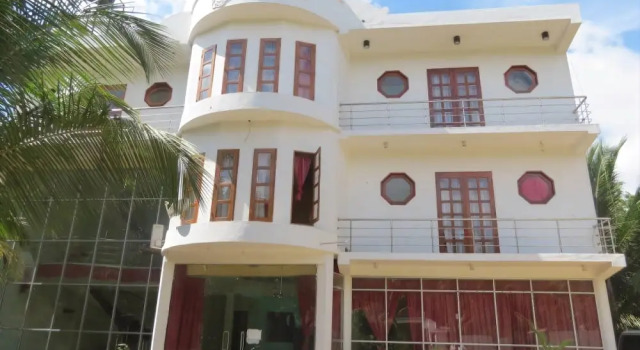 Thampa Tourist Hotel in Vavuniya, Забронировать Отель Вавуния Вавуния