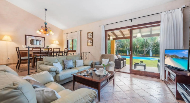 Beautiful Holiday Home In Alcudia With Pool, Rezerwuj Hotel Alcudia Majorka