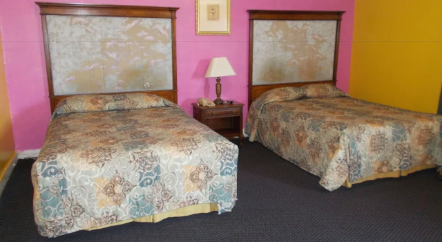 Четырёхместный номер Standard Hillside Motel
