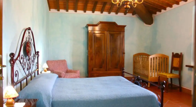 Stunning private villa with private pool, WIFI, TV, pets allowed and parking, close to Montepulc