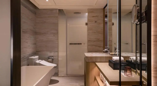 Номер Standard Renaissance Shenzhen Luohu Hotel