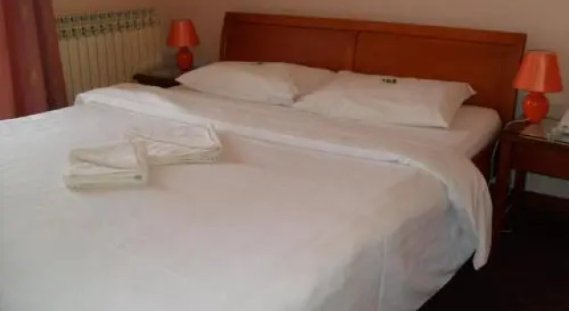 Hotel Vila Sunce, Rezervovat Hotel Hotely v Vojvodina s parkováním, Parkování