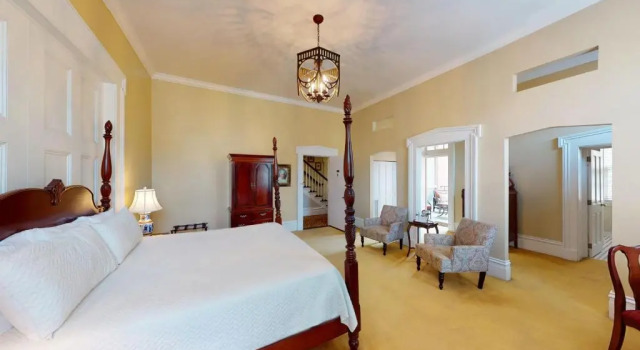 Люкс с балконом The Presidents Quarters Inn