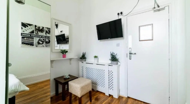 Одноместный номер Book A Bed Hostels