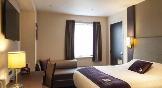 Premier Inn Aldershot, Book Hotel Aldershot Hampshire